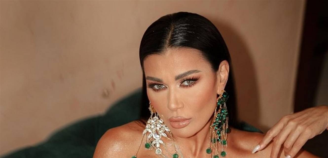 نادين الراسي تبدأ الاحتفال باكرا بعيد الميلاد