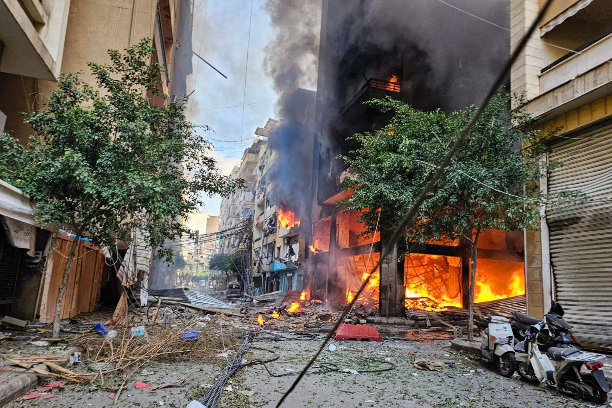 نتائج زيارة هوكشتاين لاسرائيل: تقدم وايجابية ومجازر وتدمير؟!
نتانياهو يراهن على الوقت لفرض هدنة مؤقتة مرفوضة لبنانيا
الجيش الاسرائيلي منهك... ولا بحث بتجريد المقاومة من سلاحها