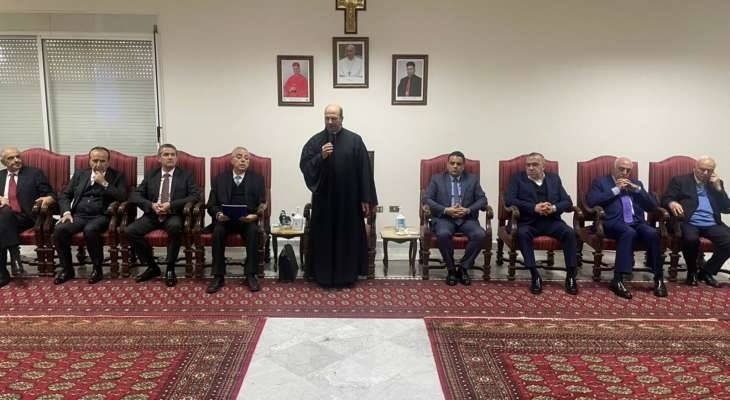 استقبل وفداً من "الرابطة المارونيّة" في كساره
المطران معوض: تضمّ نخبة سينهضون بلبنان
كرم: من دون الموارنة لا مسوغ لبقاء الوطن