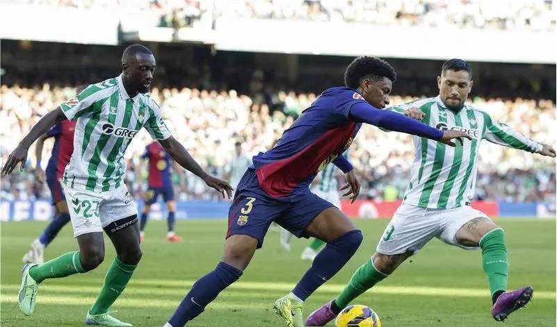 البطولات الأوروبية... برشلونة يهدر نقطتين أمام ريال بيتيس (2-2)