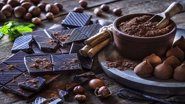الشوكولاتة الداكنة تقلل خطر الإصابة بالسكري