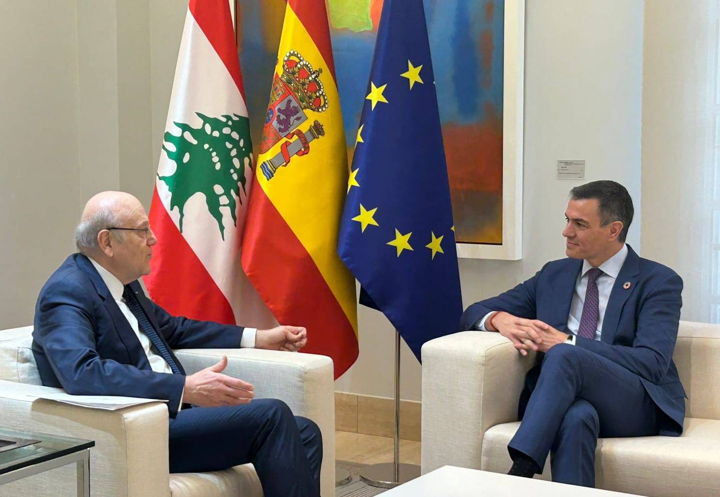 إسبانيا ستقدّم دعماً إضافياً للجيش
ميقاتي التقى نظيره الإسباني
وجدّد تأكيد التزام لبنان بالـ1701