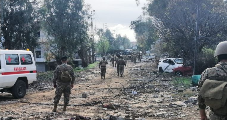 الجيش اللبناني يتمركز في 5 نقاط حول بلدة الخيام بالتزامن مع انسحاب العدو منها
شهيدان وإصابة مواطن بجروح في غارة من مسيّرة "إسرائيليّة" استهدفت ساحة الخيام