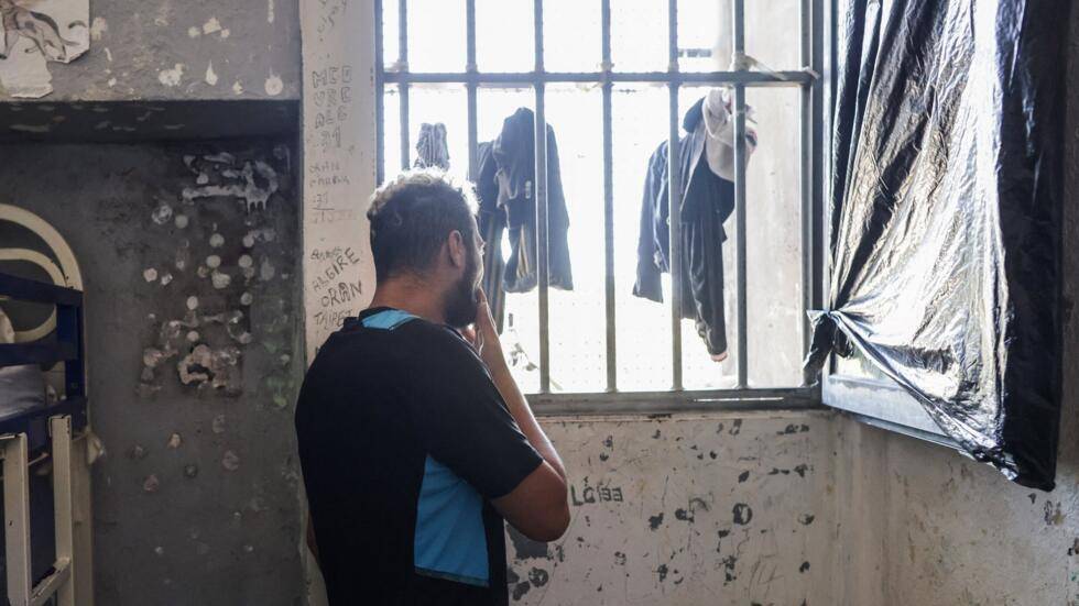 زيادة غير مسبوقة في الزنزانات اللبنانيّة: 83% من الموقوفين دون محاكمة و330% نسبة الاكتظاظ...
اليوم العالمي لحقوق الإنسان: قيم مهدورة في عالم مضطرب!