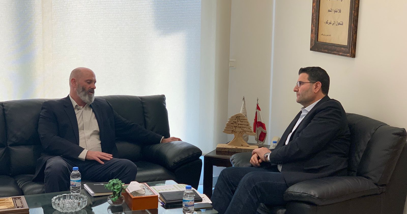 الحاج حسن بحث ومدير برنامج الأغذية
العالمي الأضرار الناتجة من "العدوان"