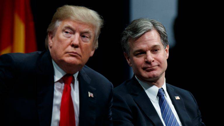 إستقالة مدير الـFBI... وترامب: هذا يومٌ عظيم