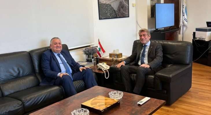 فياّض بحث مع زينون تلف قوارير الغاز المتضررة جرَاء العدوان الاسرائيلي