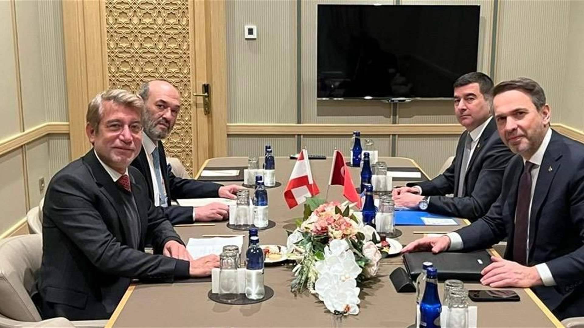 وزير الطاقة يعرض مع نظيره التركي

ملف الكهرباء والتنقيب عن النفط وسد بسري