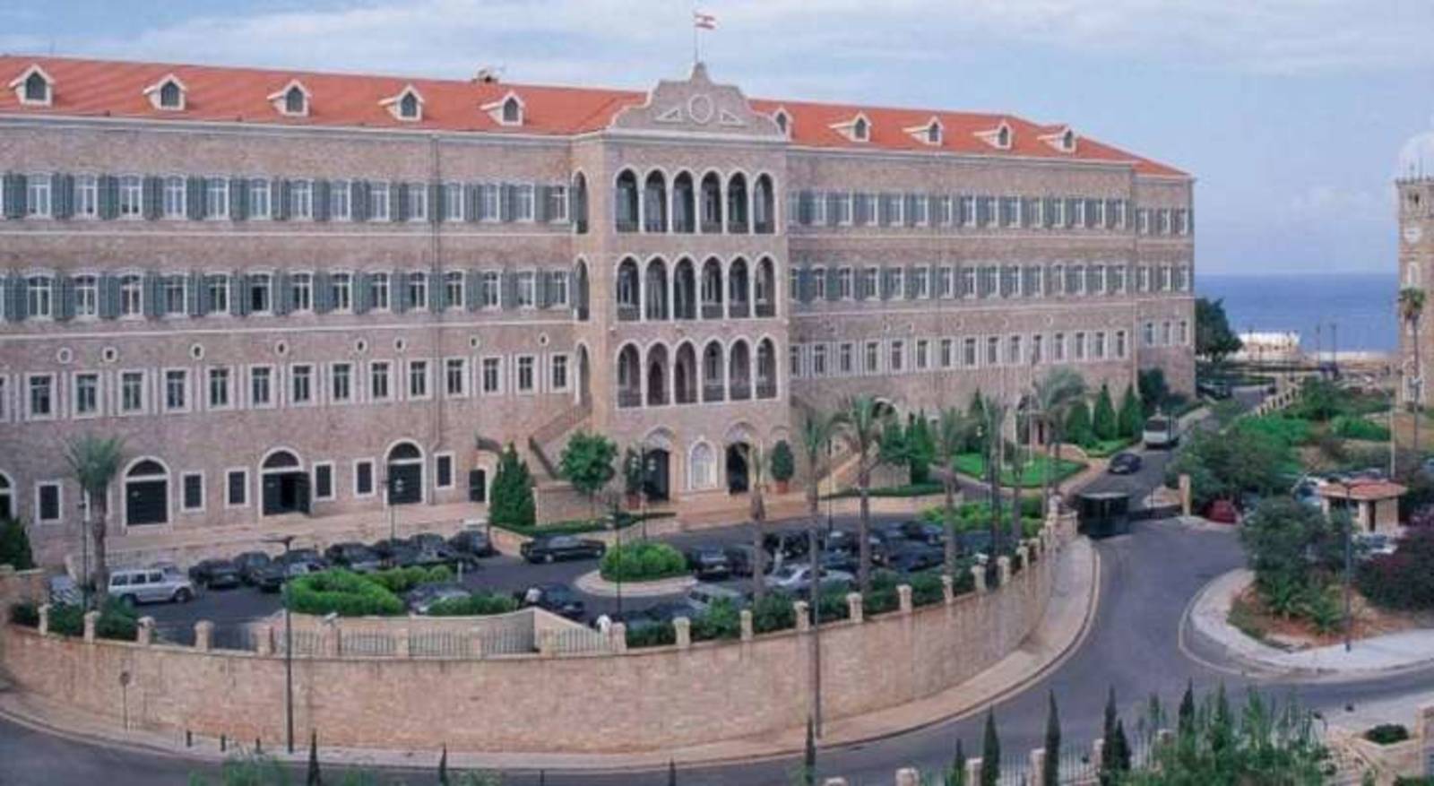 مذكرة إدارية حكومية بالاقفال في عيدي الميلاد ورأس السنة