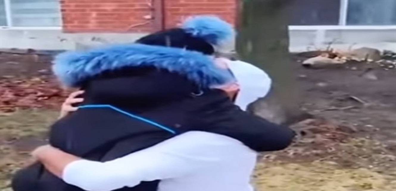فنان لبنانيّ يجتمع بأولاده بعد سنة من الفراق