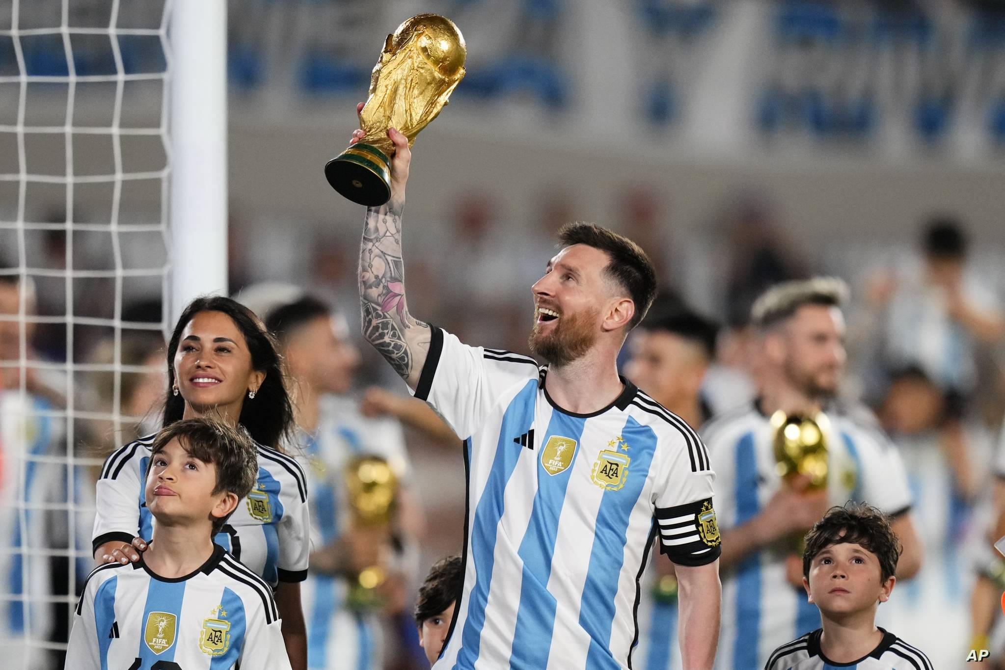 لـ160 حارس مرمى... ميسي بطل أغرب هدايا الكريسماس