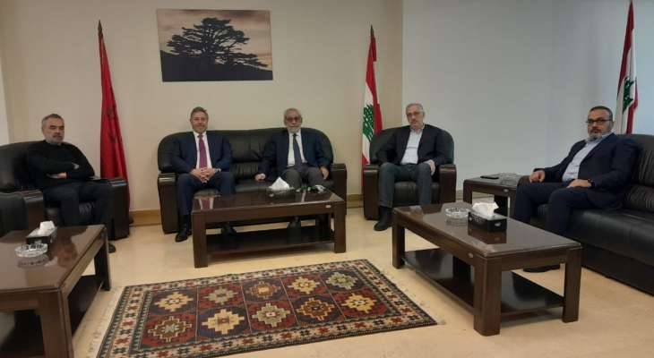 افرام عرض مع بقرادونيان برنامجه الرئاسي:
لاقتناص الفرصة المتاحة لإعادة بناء الدولة