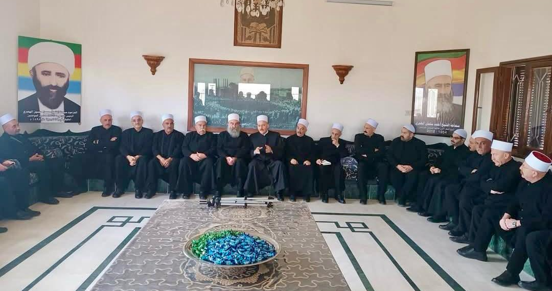 وفد درزي سياسي – ديني في دمشق اليوم يلتقي الشرع
جنبلاط سيقدّم مُذكرة حول العلاقة اللبنانيّة – السوريّة تطالب بإصلاحها