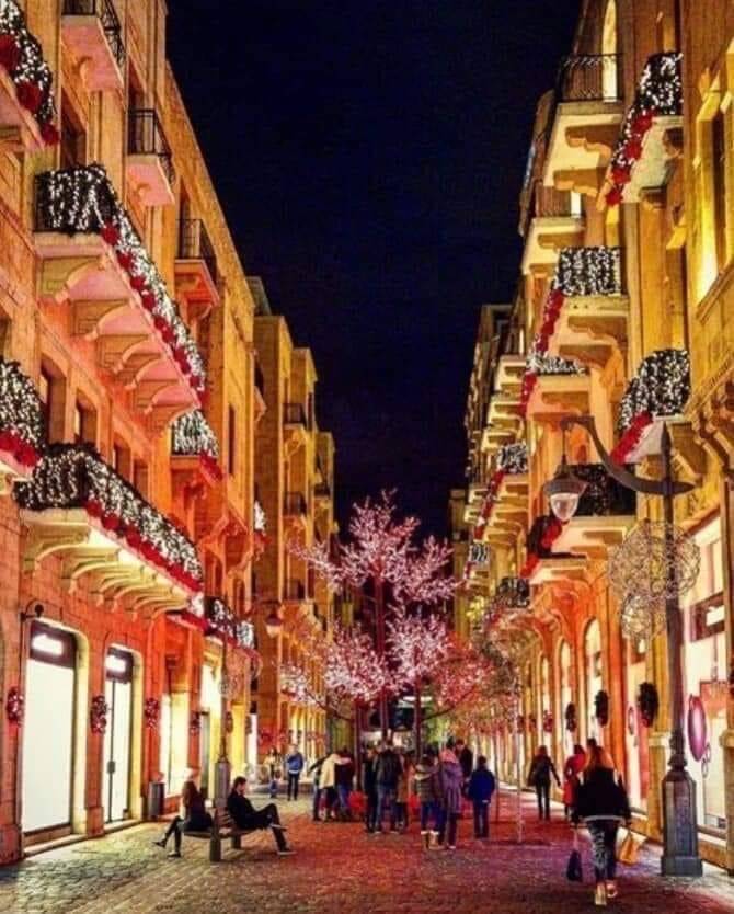 اسواق بيروت تستعد لاستقبال الاعياد رغم التداعيات الحربية

النقيب: نسبة التشغيل 73% ونتوقع افتتاح متاجر جديدة