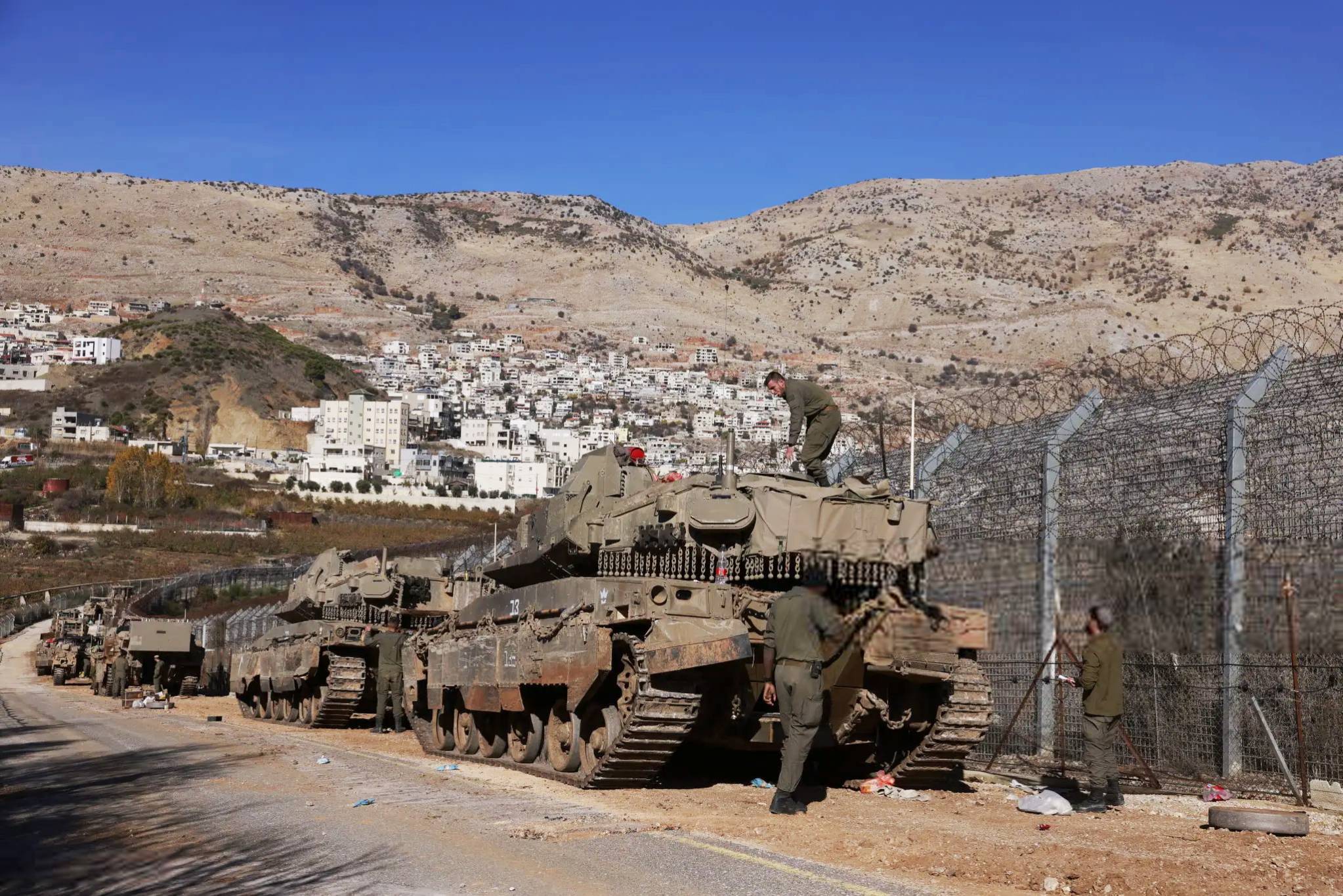 القصر الجمهوري يستعد... هل يكون 9 كانون الثاني موعداً للحسم الرئاسي؟
«الاسرائيليون» لاهالي الجولان: لن ننسحب وستخضعون للقانون «الاسرائيلي» بالتجنيد
اعتراض اميركي اوروبي على العفو العام عن الإسلاميين وطلبات إخلاء السبيل رُدّت