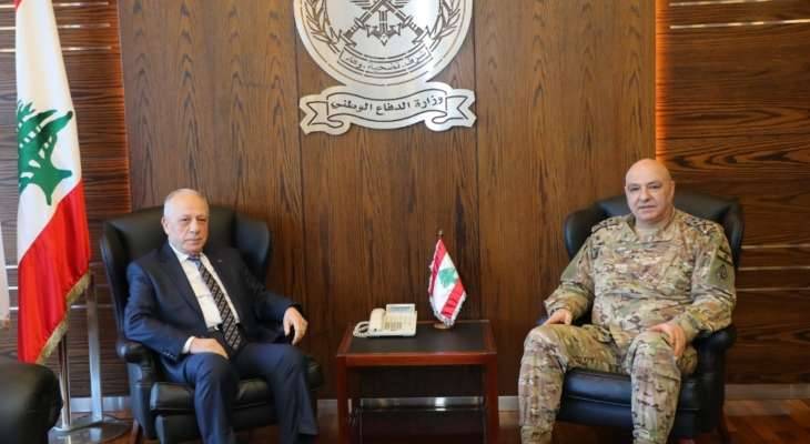 وزير الدفاع بحث مع قائد الجيش الأوضاع الأمنية في ظل استمرار الخروقات "الإسرائيلية"