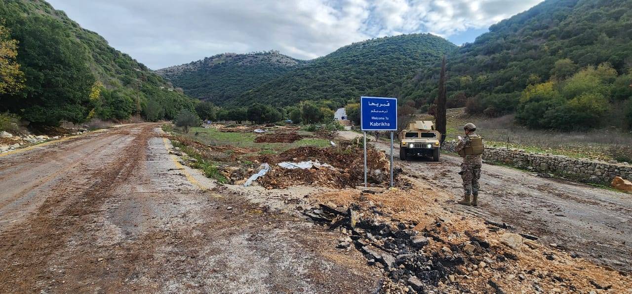 دوريّة مشتركة من الجيش و"اليونيفيل" جالت في وادي الحجير للتثبّت من انسحاب العدو "الإسرائيلي"
3 غارات على جرود قوسايا... تفجير منازل في الناقورة ويارون... قصف مدفعي على عيتا الشعب