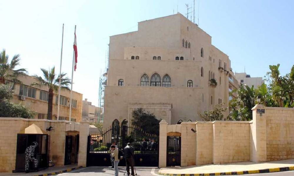 مصادر مقربة من 