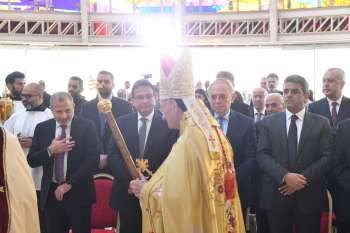 قداس الميلاد جمع المرشحين في بكركي
مصدر كنسي لـ "الديار": تلاقي الأفرقاء 
المسيحيين سيبقى حلماً صعب المنال...!