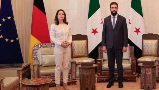 ملابس بيربوك "الكاجوال" والطائرة.. 4 رسائل ألمانية إلى سوريا