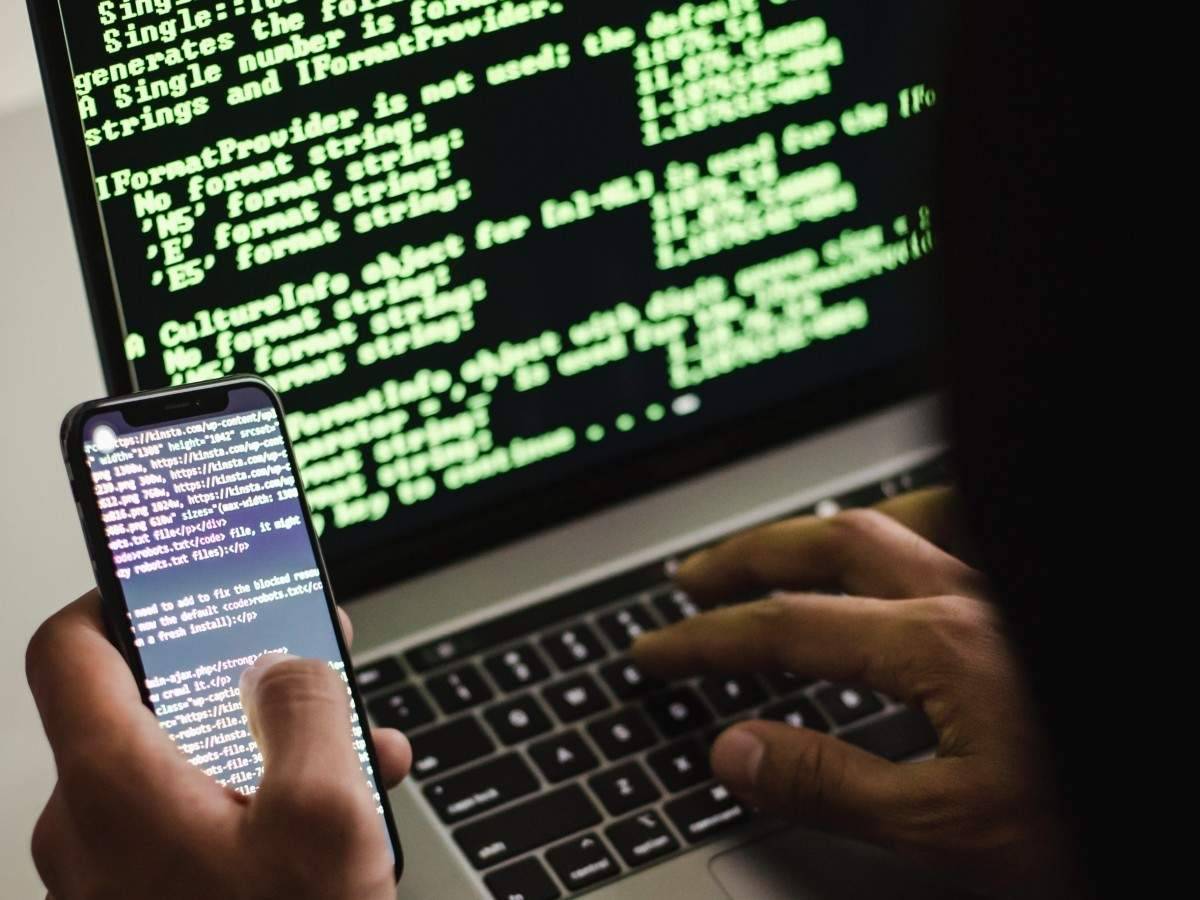 بين الموساد والنصب... من يقف وراء حملة اختراقات البنّية الرقميّة في لبنان؟