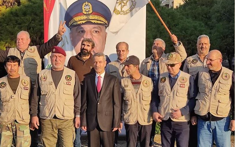 عسكريون متقاعدون يوزعون الحلوى في طرابلس
ابتهاجاً بانتخاب رئيس الجمهورية