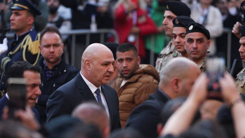 الاقتصاديون يدعمون العهد الجديد ويؤيدون قسمه باعتباره خارطة طريق للنهوض
يطالبون برئيس حكومة على مثاله وحكومة اصلاحية لبدء التعافي الاقتصادي