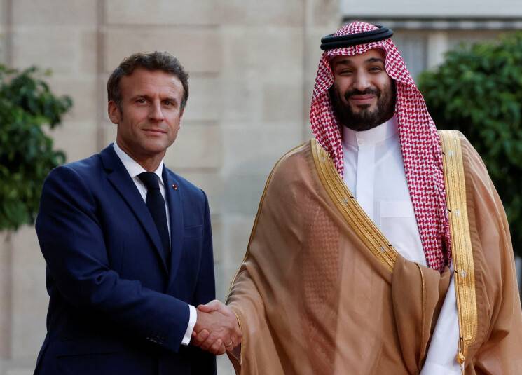 الحلّ معلّق على زيارة ماكرون؟