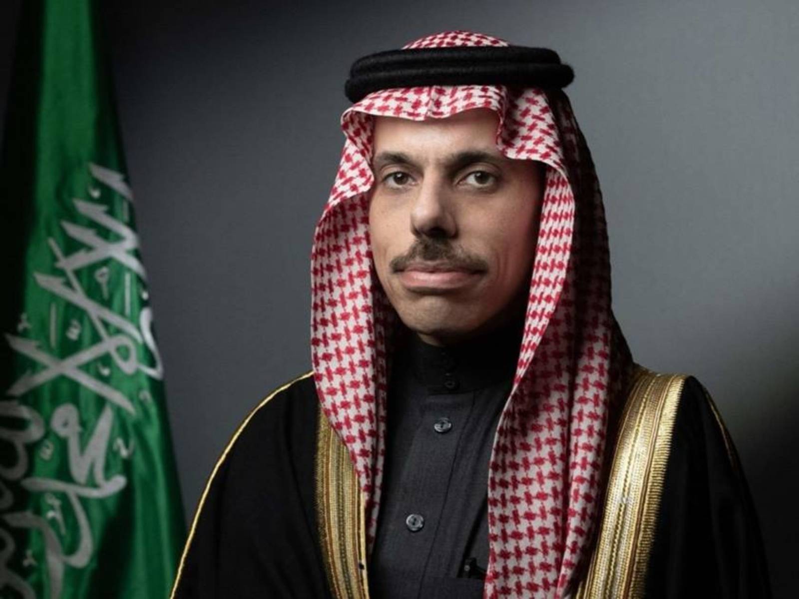 وزير الخارجية السعودي إلى بيروت قريباً؟