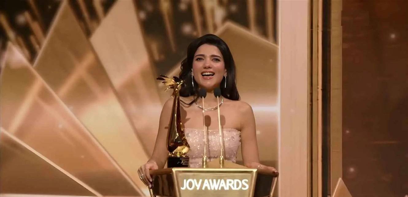 بعد تتويجها بجائزة Joy Awards... نارين بيوتي تبكي فرحًا وتوجه رسالة أمل وطموح لجمهورها
