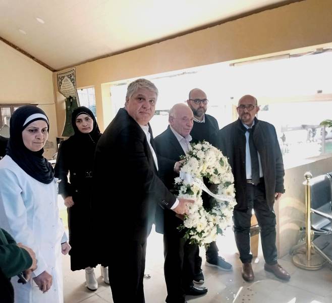 وفد الجامعة الإسلامية في لبنان  يضع إكليلا من الورد على ضريح الشهيد علي علام