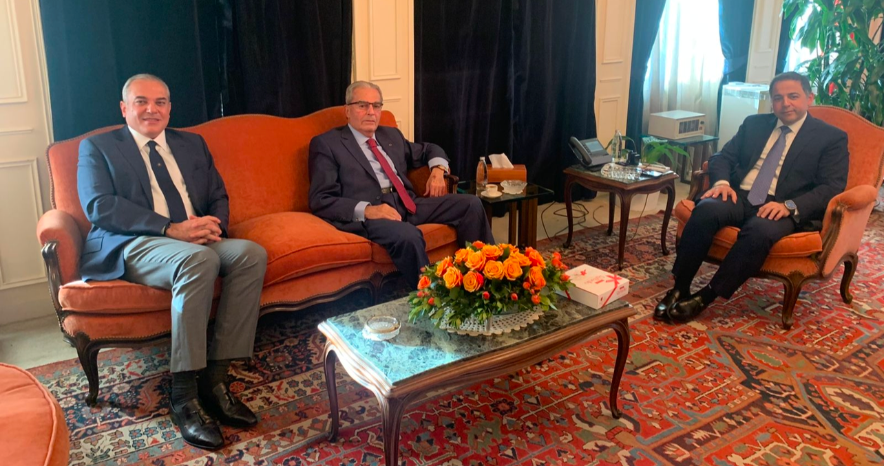 وديع الخازن زار منصوري: حريص
على إيجاد حلول تحفظ حقوق المودعين