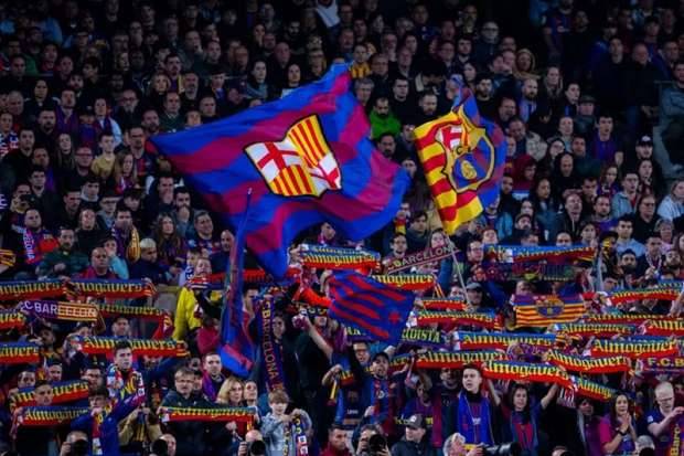 جماهير برشلونة تتوعد مدرباً... وتهدده بالقتل