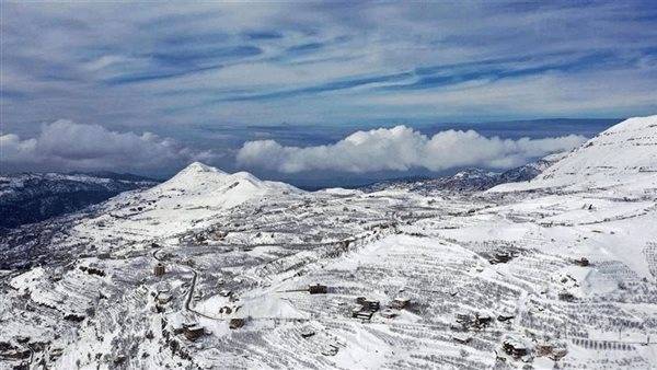 طقس غائم بسحب مرتفعة... وأمطار وثلوج على الجبال