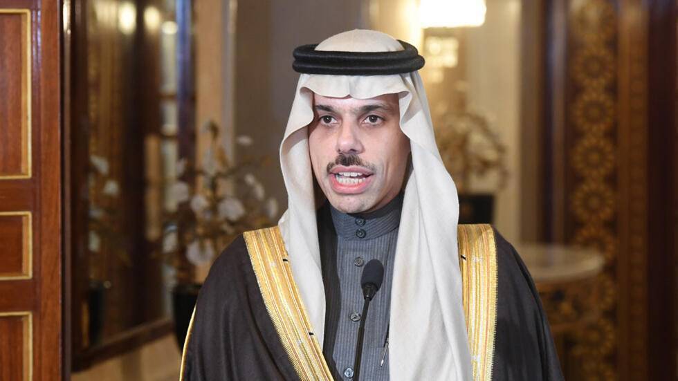 وزير الخارجية السعودي يزور لبنان غدا لأول مرة منذ 15 عاما