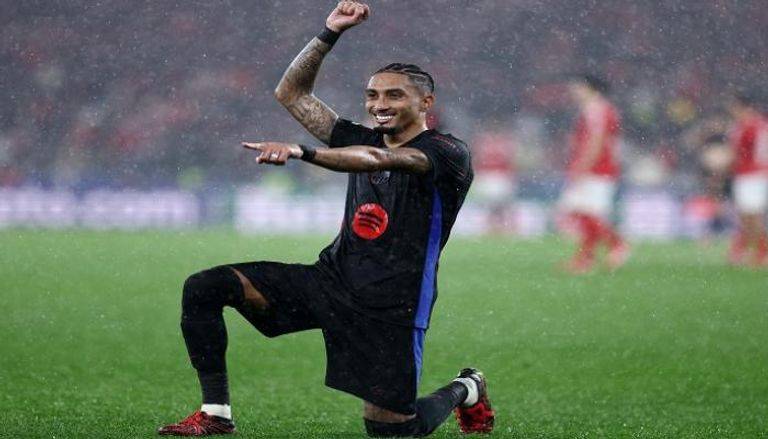 القائد الحاسم... مكافأة التألق
تنتظر رافينيا في برشلونة