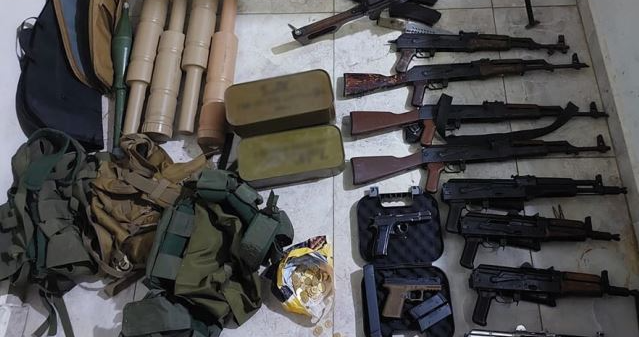 الجيش: توقيف 4 أشخاص في البقاع
ومنطقة الأوزاعي لارتكابهم جرائم مُختلفة