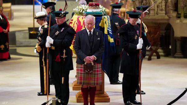 الملك تشارلز بالإزار الاسكتلندي