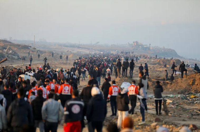 آلاف النازحين يبدأون بالعودة إلى شمال قطاع غزة
