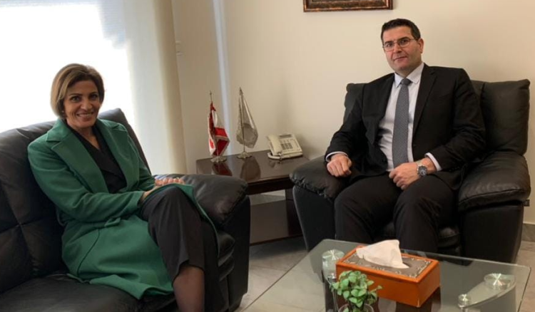 الحاج حسن عرض المسح الجوي للأضرار الزراعية
