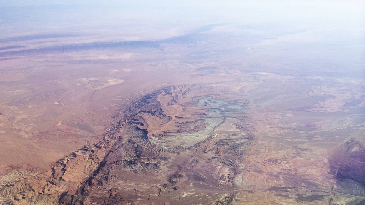 اكتشاف سبب الانحناء غير العادي لسطح الأرض في العراق