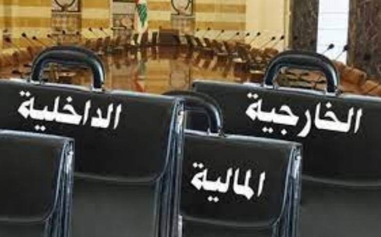 لقاءان بين سلام والخليلين ردما الهوّة وفتحا الدروب أمام التشكيلة الحكوميّة
حقائب حُسمت وأسماء تبدّلت... جنبلاط أول مُسهّلي عمل الرئيس المكلّف!