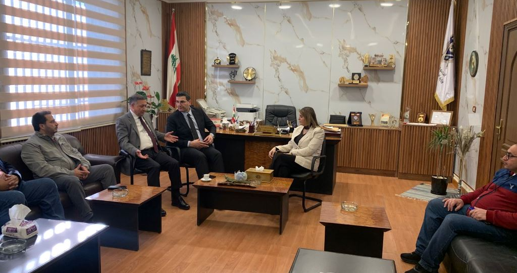 وزير الزراعة يطلق توزيع بطاقة المزارع في محافظة الجنوب
