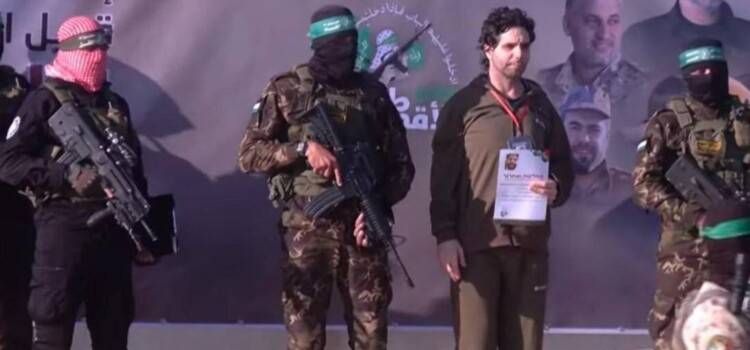 اللجنة الدولية للصليب الأحمر سلّمت الجيش الإسرائيلي الاسيرين عوفر كالديرون وياردين بيباس