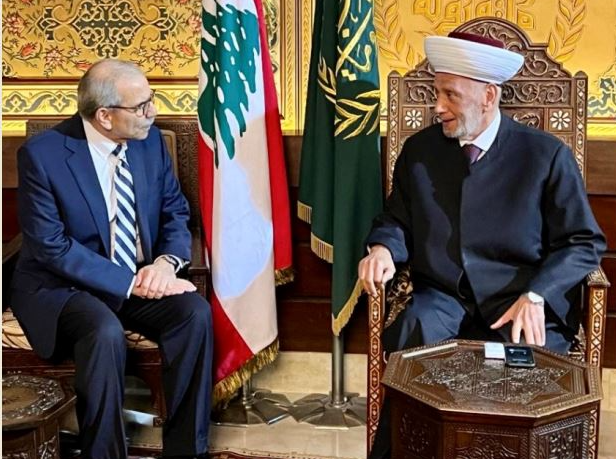 تلقّى اتصالاً من أبي المنى مطمئناً الى صحّته
دريان: للانطلاق من وثيقة "الطائف"
سلام: أطلعته على مسار عمليّة "التأليف"