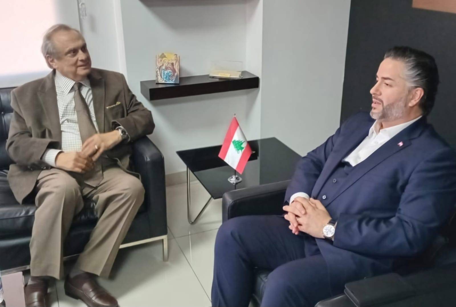 سلام يتابع مع حبيب نشاط

مصرف الإسكان و "شارع المصارف"