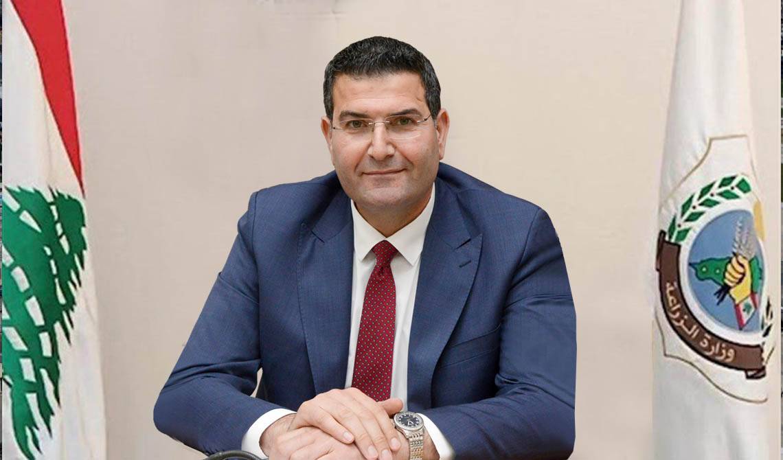 وزير الزراعة يطلق عملية توزيع بطاقة المزارع في محافظة الجنوب من مدينة صور