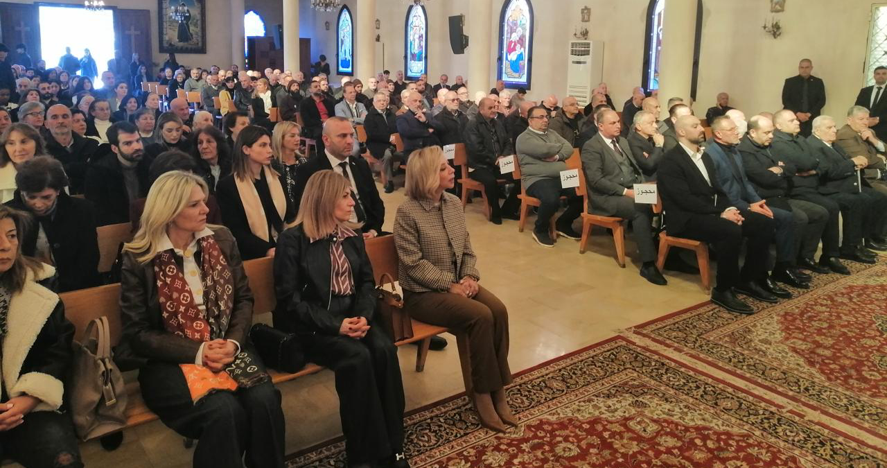 قداس في العيشيّة على نيّة رئيس الجمهوريّة
في حضور اللبنانيّة الأولى وأفراد الأسرة