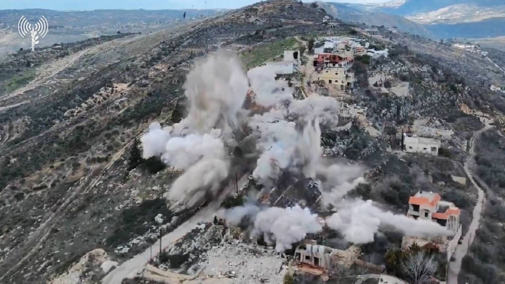 ضغوط لإجهاض تفاهم سلام مع «الثنائي» حكومياً؟!
حرد أرمني ــ سني... «التيار» مُهمّش و«القوات» ترفع السقف
المبعوثة الأميركيّة تحمل الى بيروت نتائج لقاء تـرامب ــ نتانـــياهو