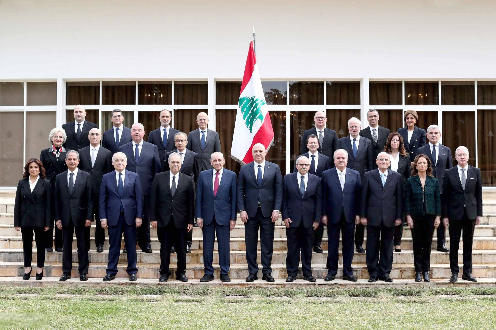 انسحاب «اسرائيلي» مقابل «انتشار» اميركي جنوباً؟
العمل الحكومي انطلق والثقة الاسبوع القادم
ترامب يقلب الطاولة في غزة فماذا عن لبنان؟